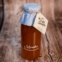 Meruňkový ovocný sirup ve skleněné lahvi s modře kostkovaným víčkem a visačkou Slezská zahrádka