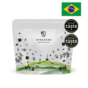 Zrnková káva Brazil stříbrný sáček zelená krajina brazilská vlajka great taste